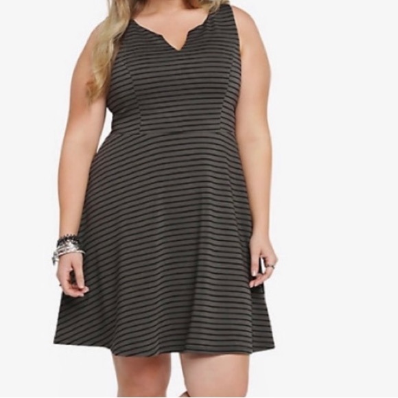 TORRID Grey with Black textured stripes, sleeveless, fit and flare size 0 - Picture 9 of 12